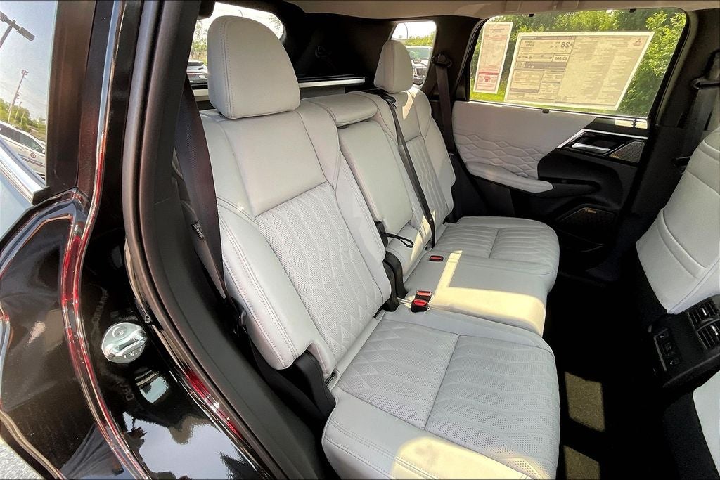 2025 Mitsubishi Outlander Platinum Edition