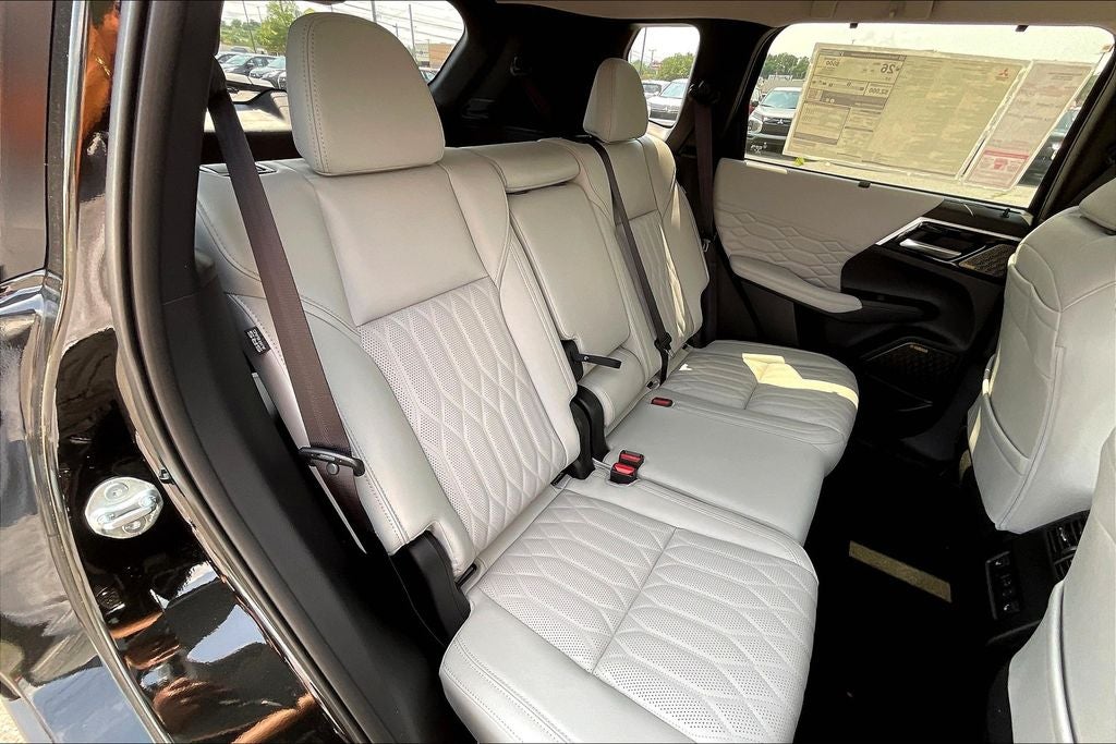 2025 Mitsubishi Outlander Platinum Edition