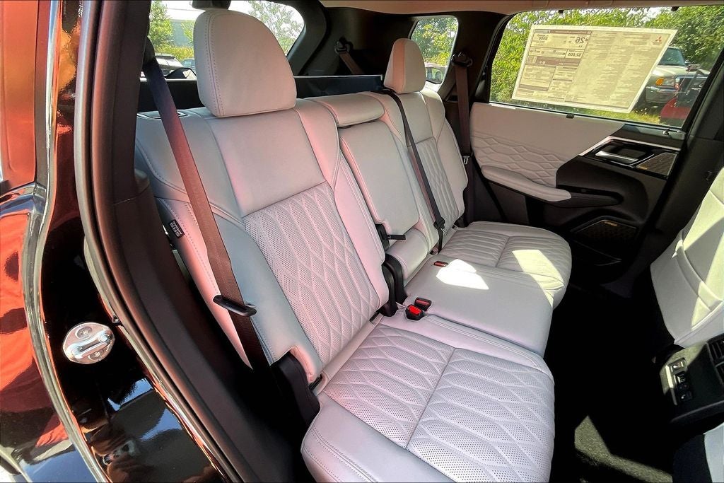 2025 Mitsubishi Outlander Platinum Edition