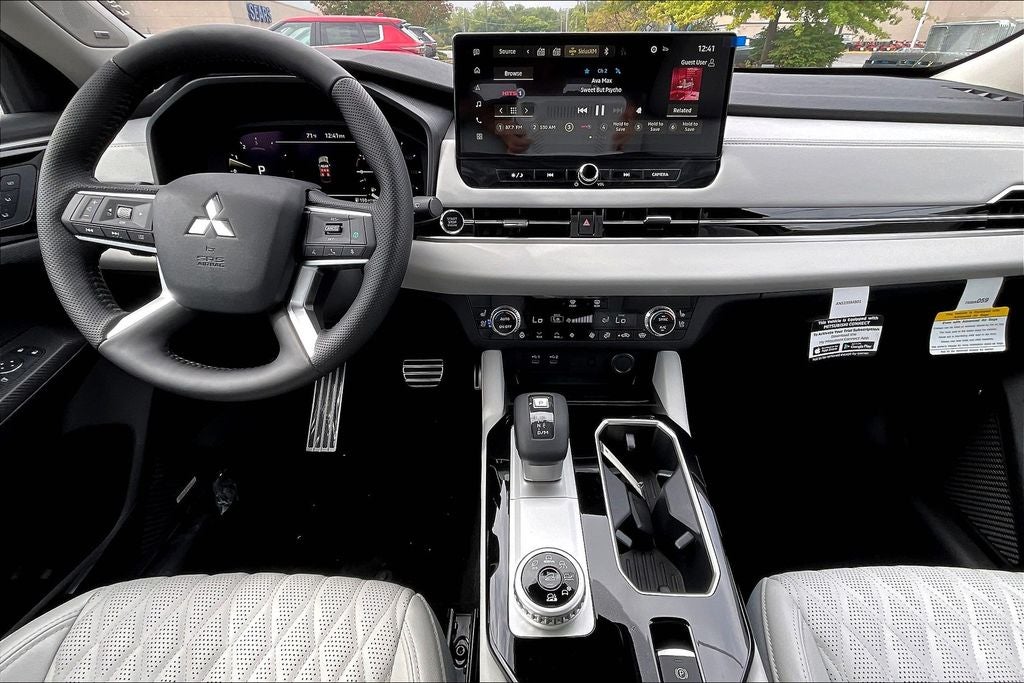 2025 Mitsubishi Outlander SEL