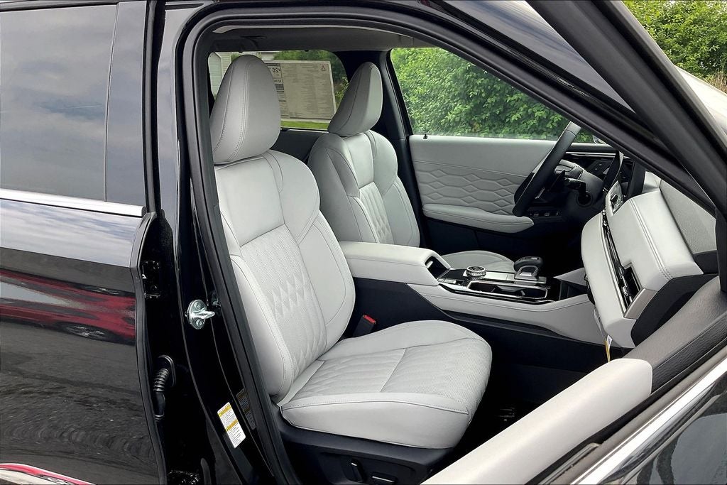 2025 Mitsubishi Outlander Platinum Edition