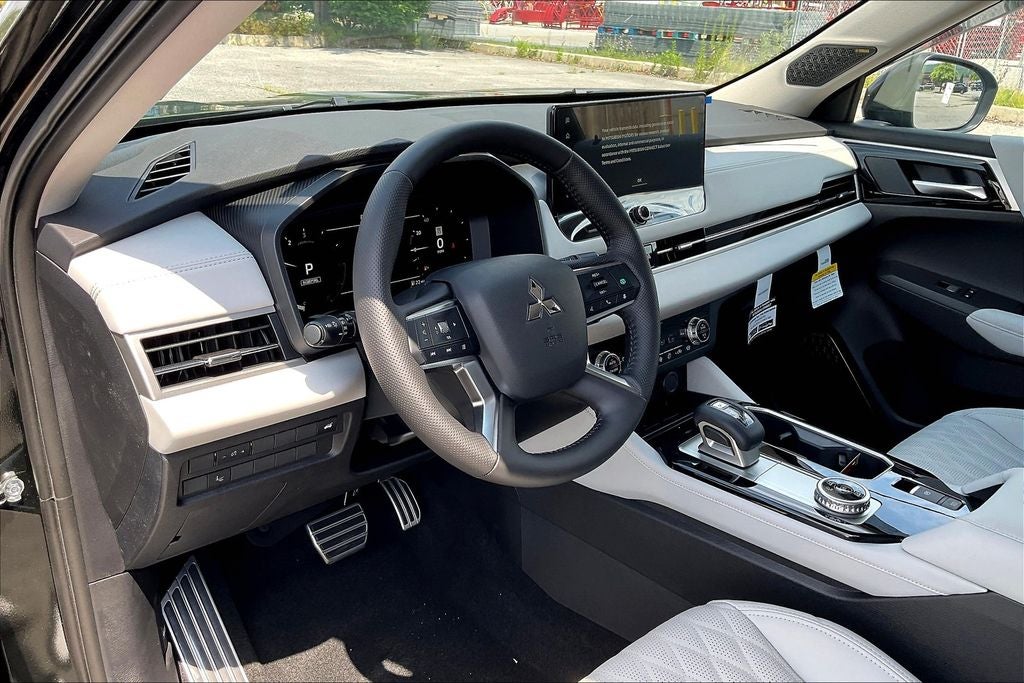 2025 Mitsubishi Outlander SEL