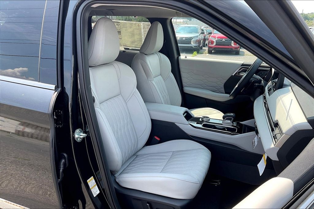 2025 Mitsubishi Outlander Platinum Edition