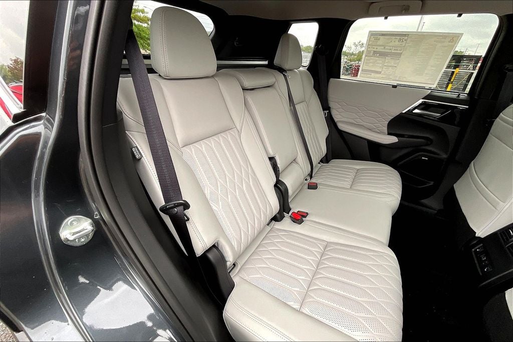 2025 Mitsubishi Outlander SEL