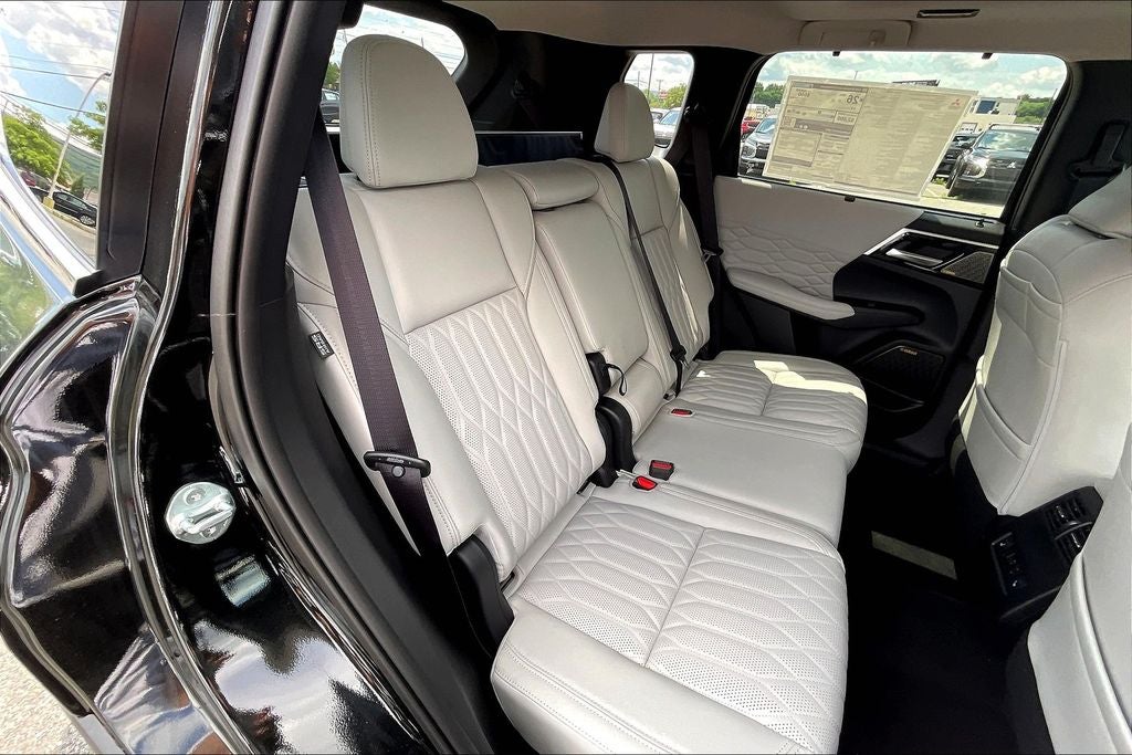 2025 Mitsubishi Outlander Platinum Edition