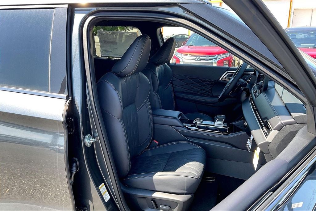 2026 Mitsubishi Outlander Black Edition