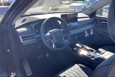 2026 Mitsubishi Outlander Base