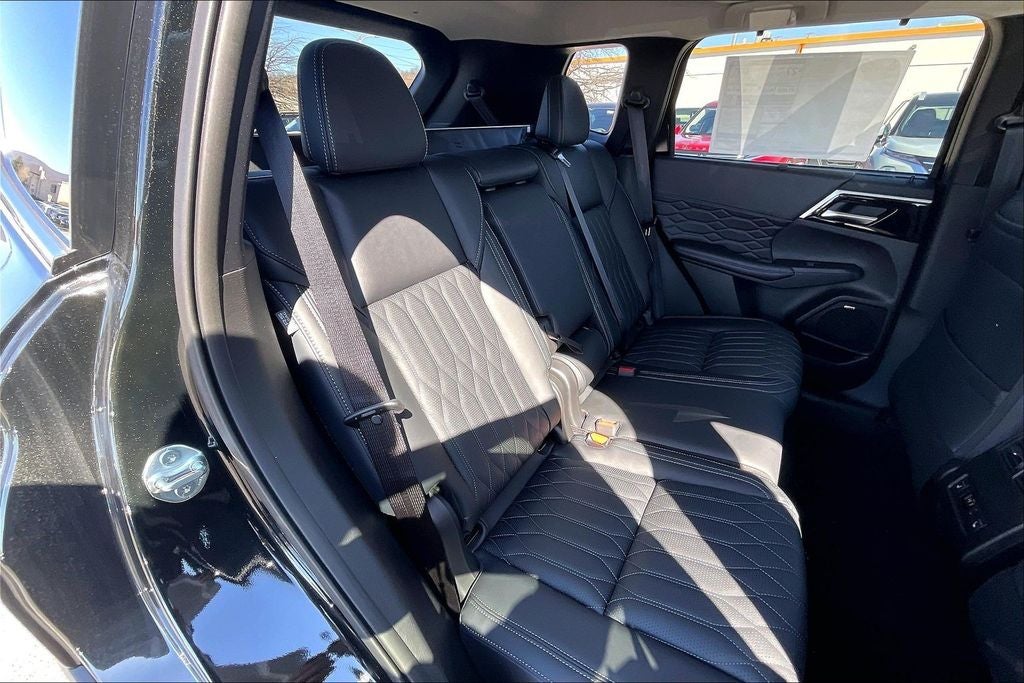 2026 Mitsubishi Outlander Base