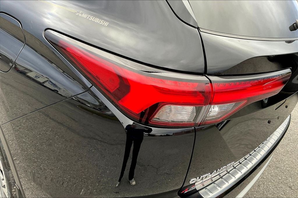 2023 Mitsubishi Outlander PHEV SE