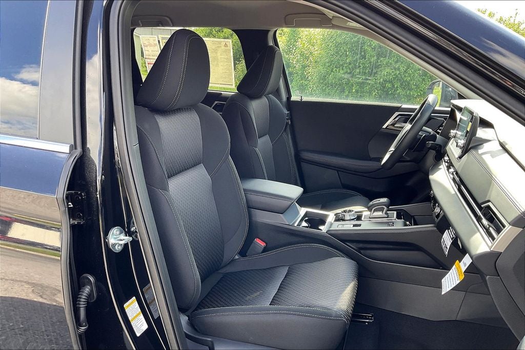 2025 Mitsubishi Outlander PHEV ES