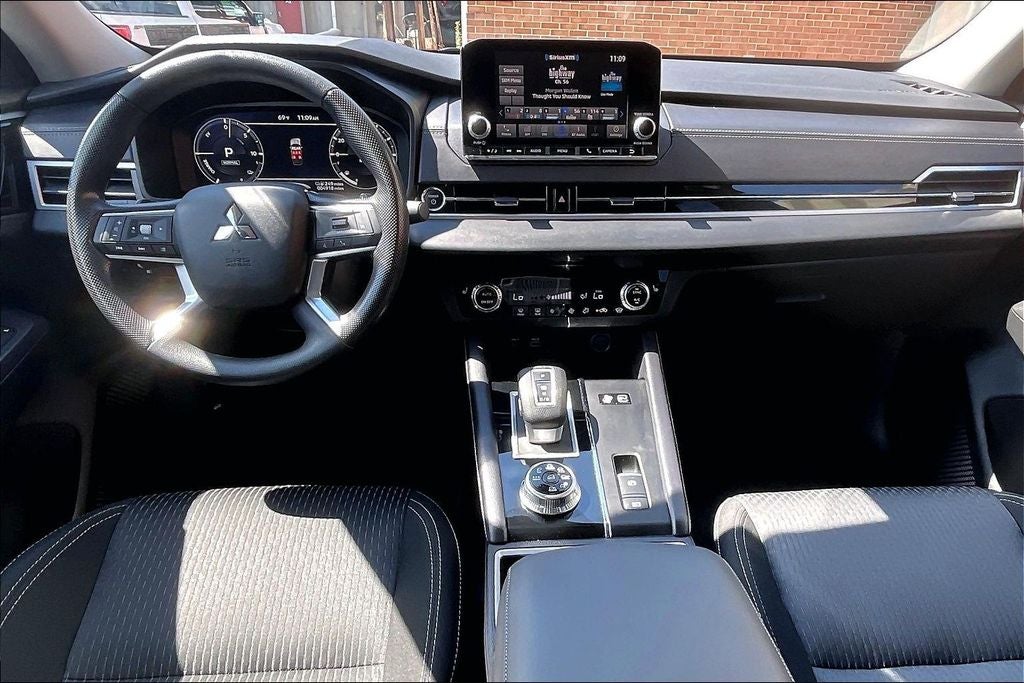 2025 Mitsubishi Outlander PHEV ES
