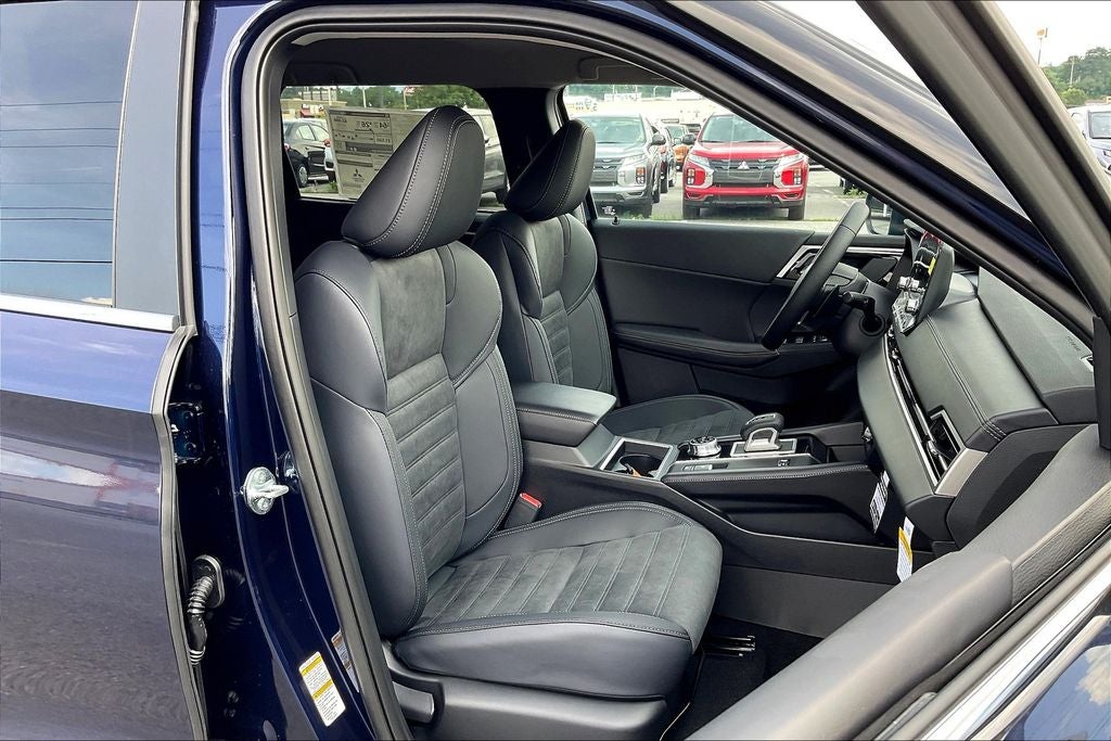 2025 Mitsubishi Outlander PHEV SE