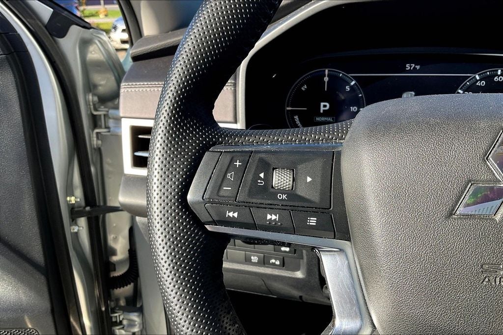 2024 Mitsubishi Outlander PHEV SE