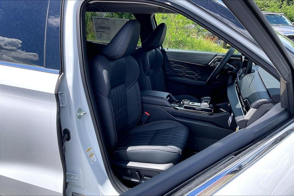 2026 Mitsubishi Outlander PHEV SEL