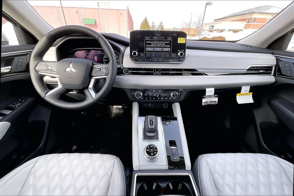 2025 Mitsubishi Outlander PHEV SEL