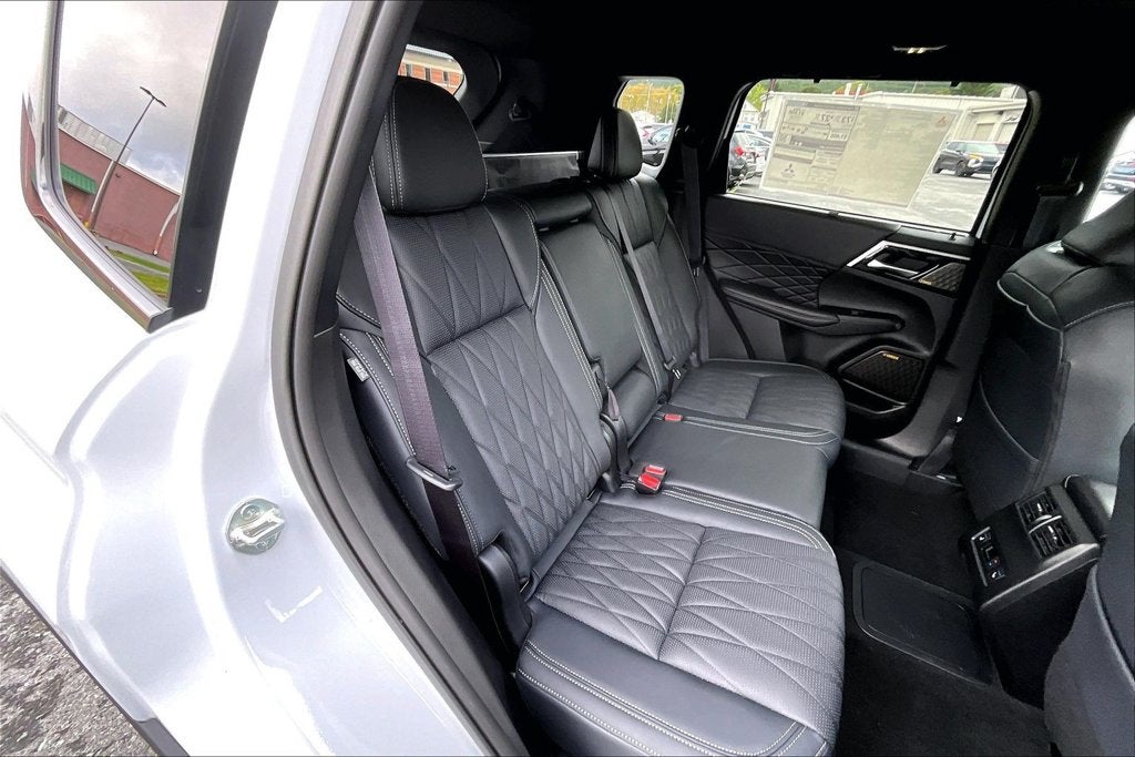 2026 Mitsubishi Outlander PHEV SEL