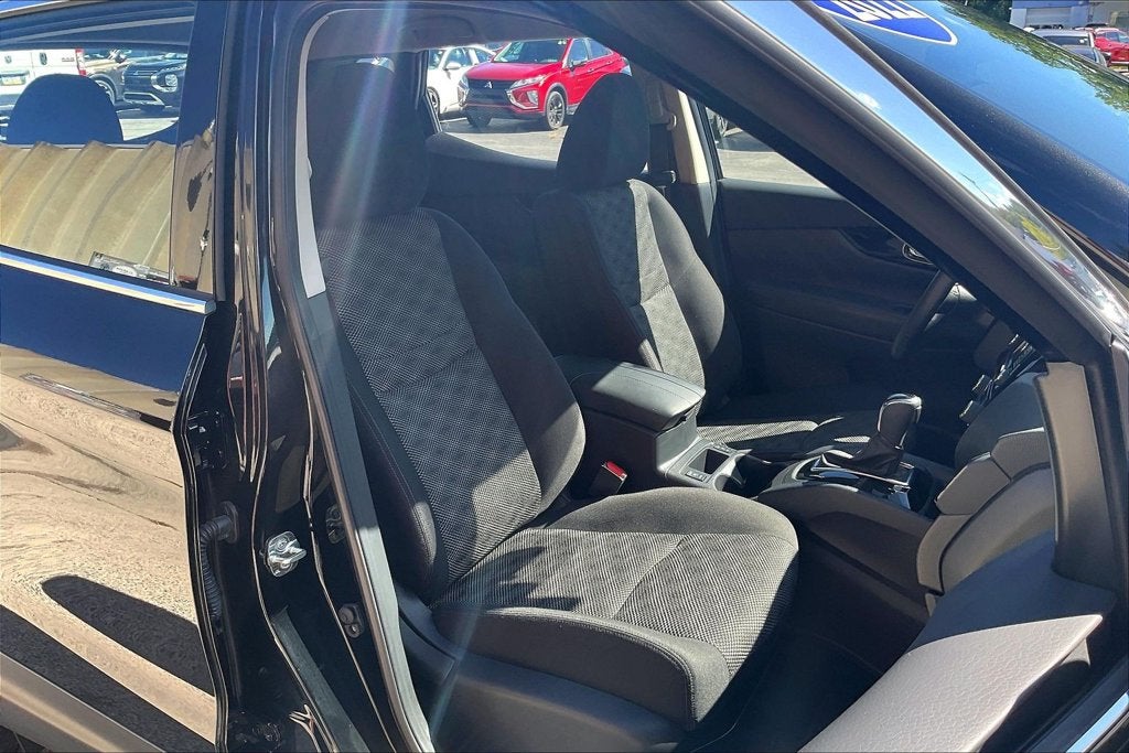 2022 Nissan Rogue Sport SV