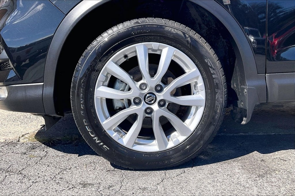 2022 Nissan Rogue Sport SV