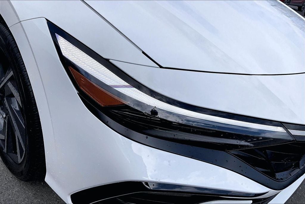 2025 Hyundai Elantra Hybrid Limited